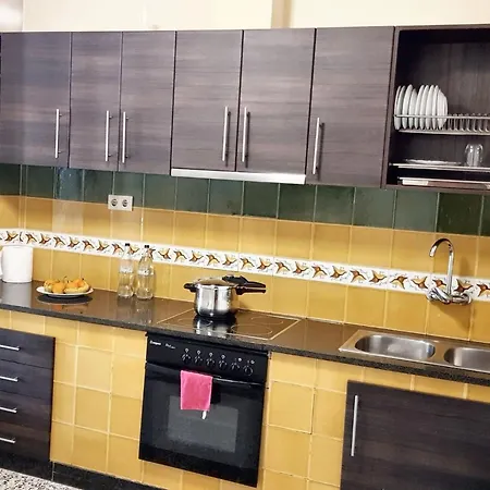 度假居 Charming House In With Terrace And Garden