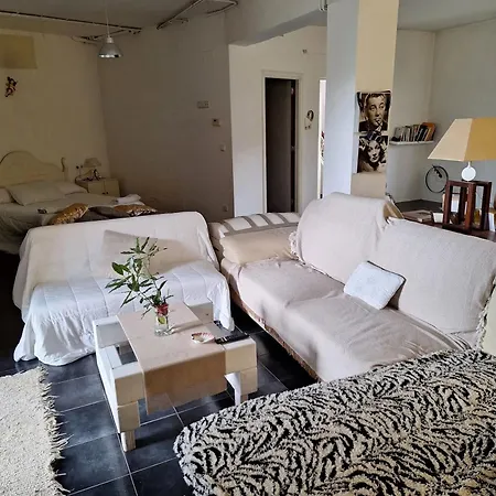 Charming House In With Terrace And Garden *