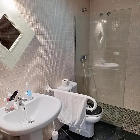 Charming House In With Terrace And Garden 度假居