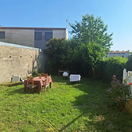 度假居 Charming House In With Terrace And Garden